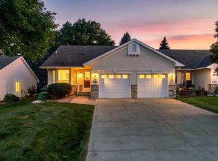 1284 Quincy Cir, Shakopee, MN 55379
