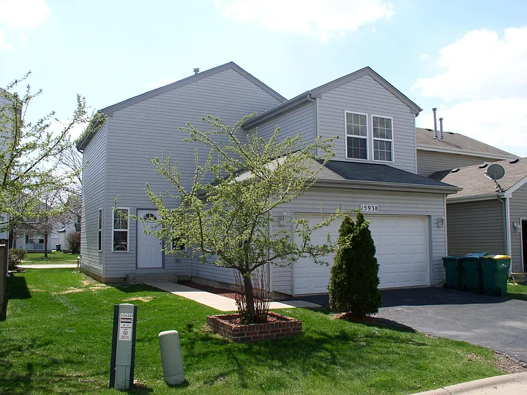 15938 W Ridge St — Photo 2