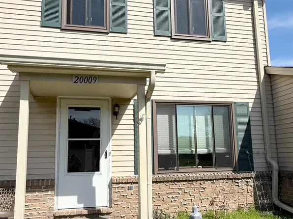 20009 Village Green Ct, Trenton, MI 48183