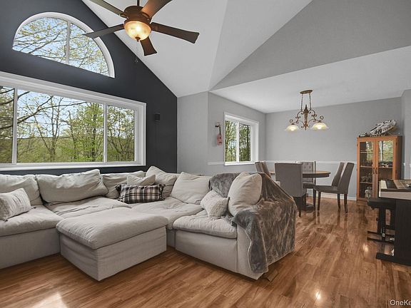 3rd image of 805 Eagles Ridge Road
