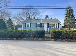 44 Windsor Park Dr, Coventry, RI 02816