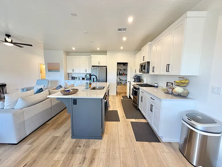 1436 E White Hollow Ln — Photo 8