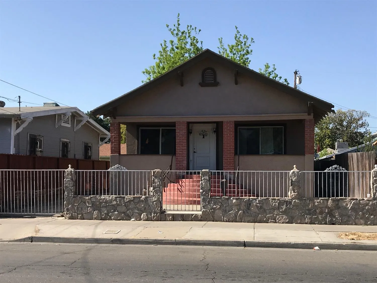 1327 E Park St photo 1