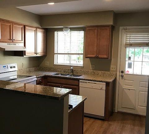 Kitchen and breakfast bar