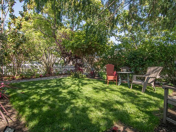 Very private front yard