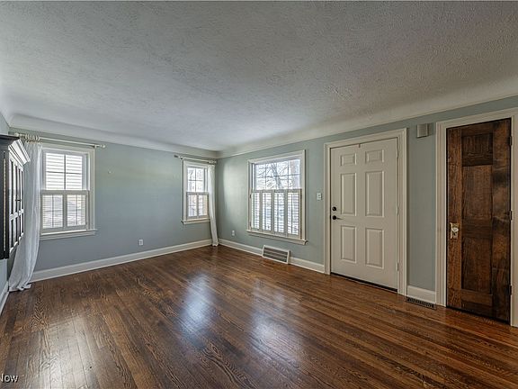 4th image of 19237 Riverview Ave