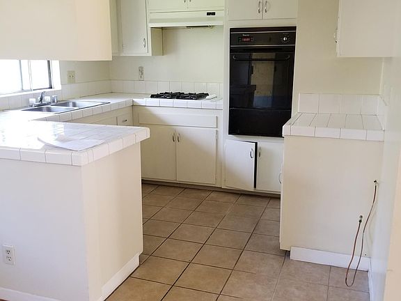 2nd image of 2027 E Evergreen St