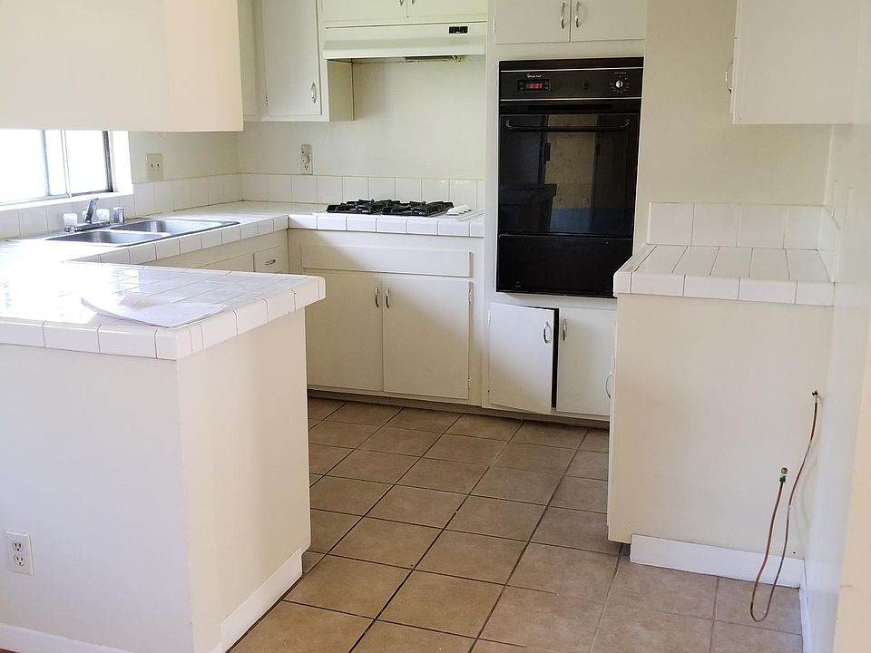 2nd image of 2027 Evergreen St