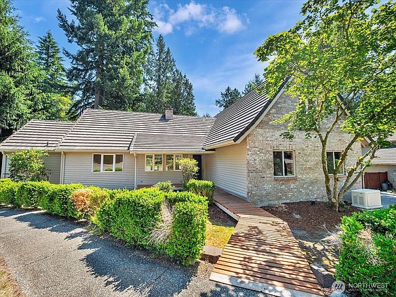 3rd image of 3851 Ambleside Lane NE