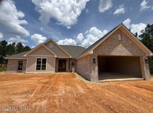 21 Redmont Dr, Sumrall, MS 39482