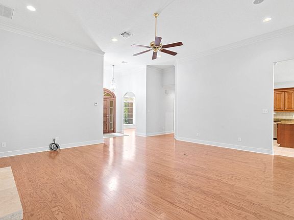 5th image of 109 Saint Annes Dr