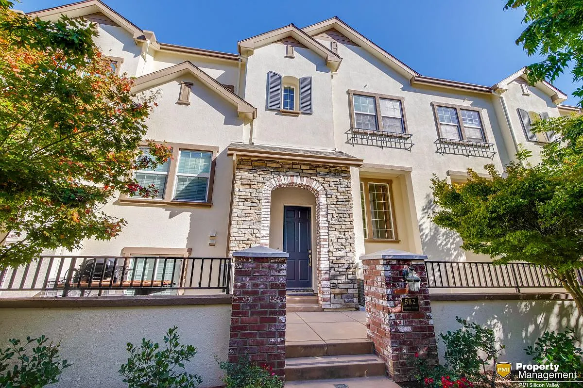 582 Monterey Ter photo 1