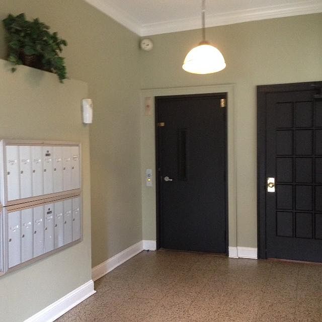 617 Grove Lobby