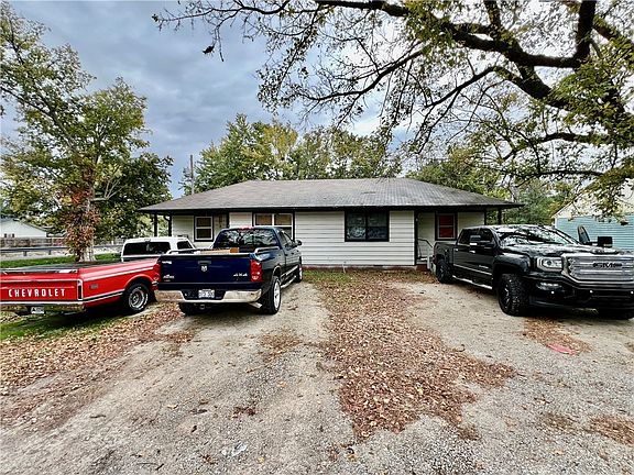2nd image of 601 Buell Pl