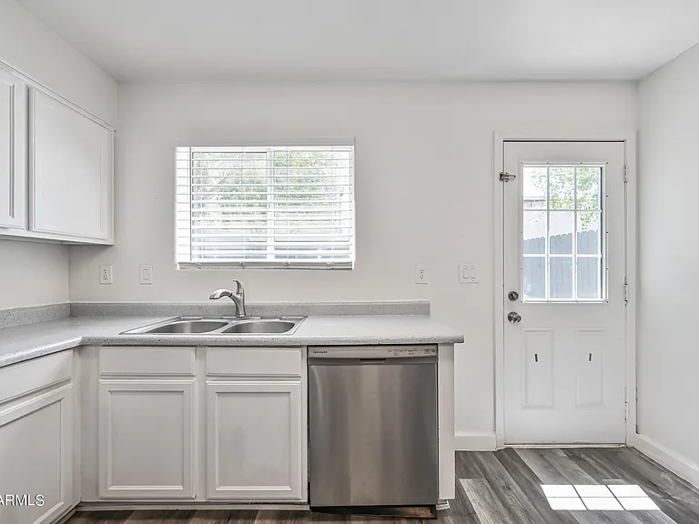 5010 N 22nd Ave #109 — Photo 7