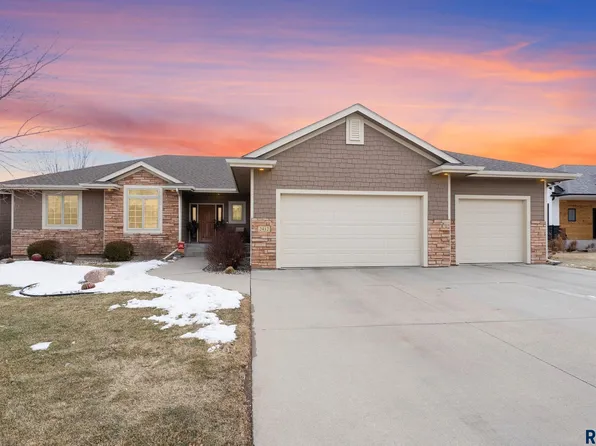 2412 S Purdue Ave, Sioux Falls, SD 57106
