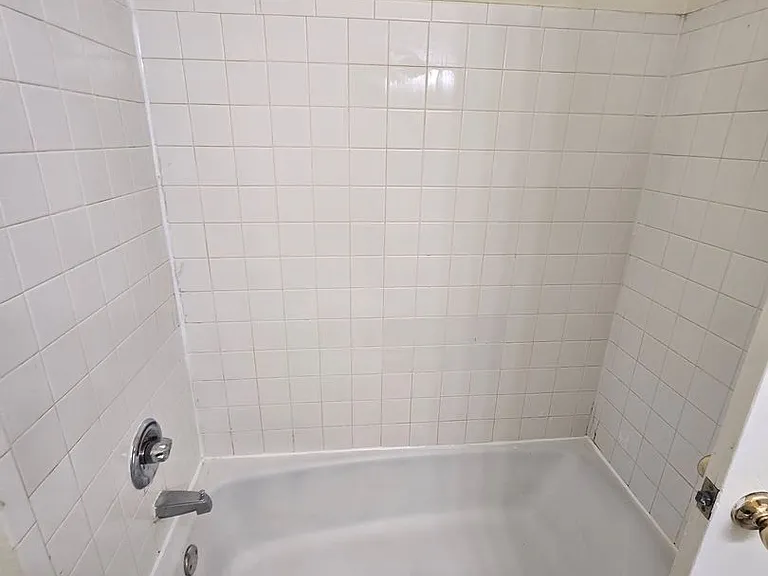 Mulford Park Apartments — Photo 44