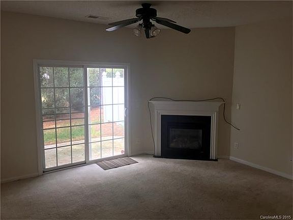 4th image of 8060 Stoneham Ct #135