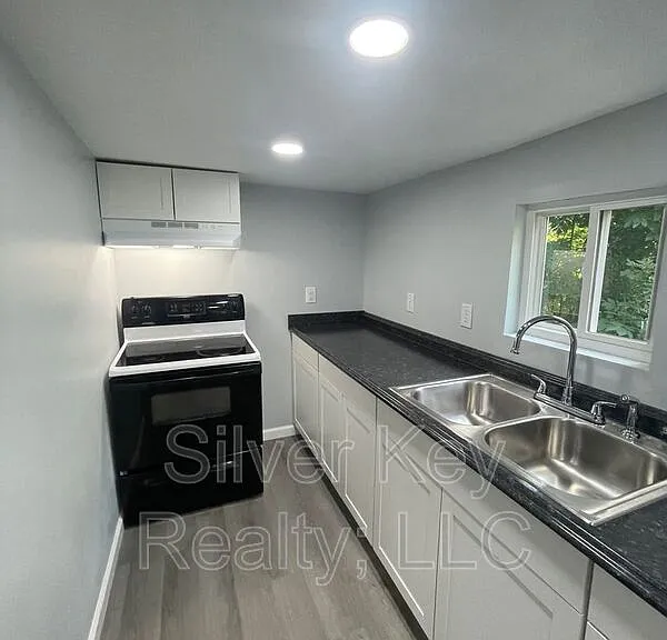 154 S Jackson St #C — Photo 8