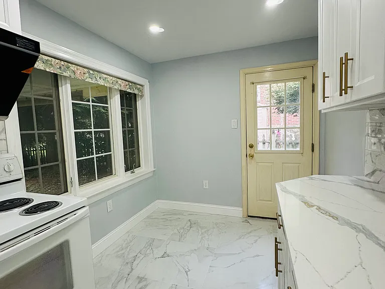 Twin Oaks Dr — Photo 8