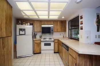 4th image of 3204 Stoneybrook Ln