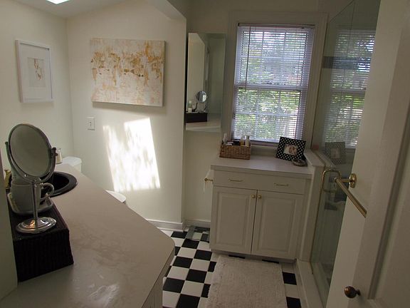 1st floor bath room