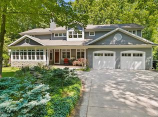 992 Singapore Dr, Saugatuck, MI 49453