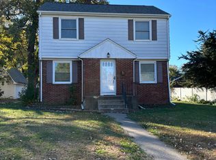 821 Holmes St, Bettendorf, IA 52722
