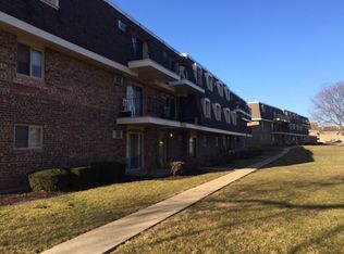 428 Carriage Dr APT 1F, West Chicago, IL 60185