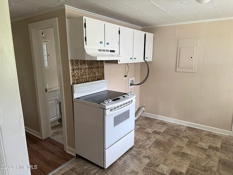 2306 Bay St — Photo 5