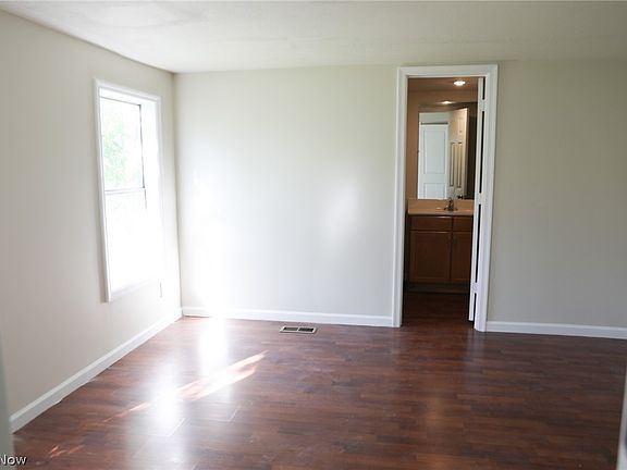 5th image of 216 Young Ln
