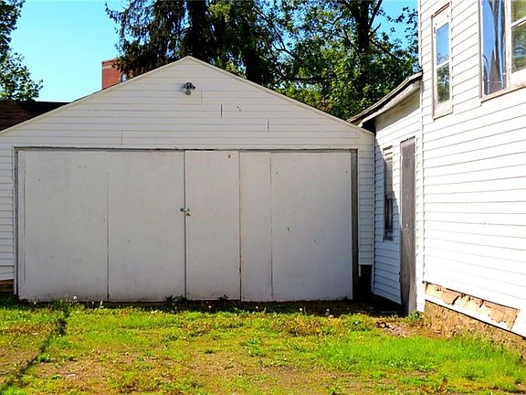 2nd image of 24 Pine St