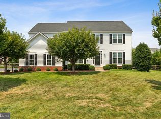 43926 Middlesex Dr, Chantilly, VA 20152