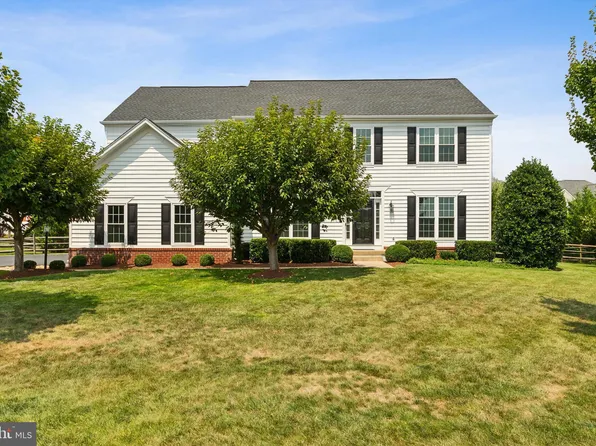 43926 Middlesex Dr, Chantilly, VA 20152