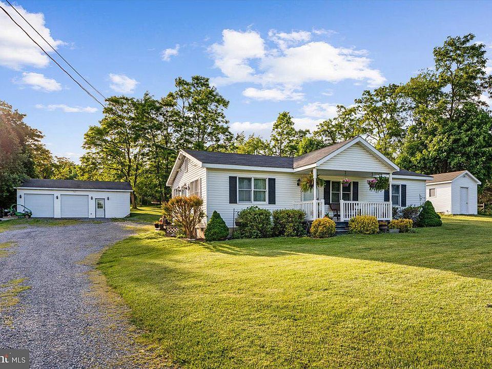 1st image of 709 Dicks Hollow Rd