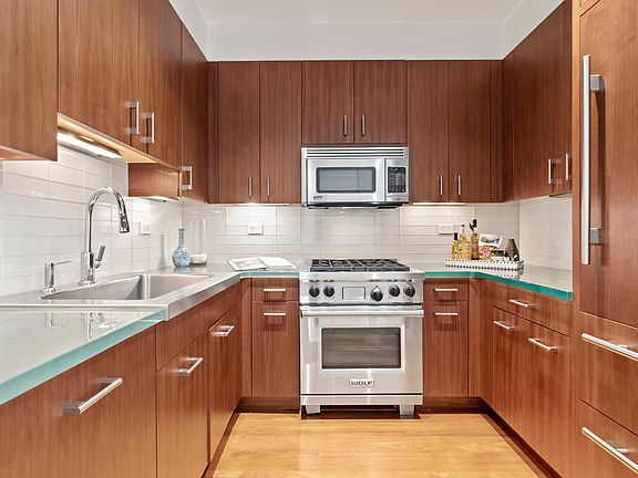 5th image of 33 W 56th St APT 4C