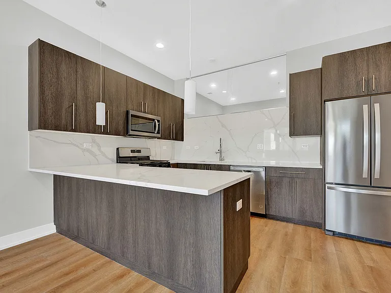 2928 W Medill Ave #409 — Photo 3
