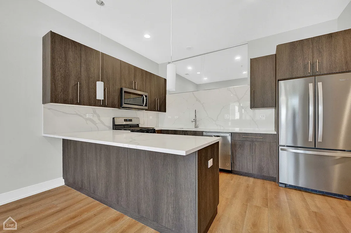 Building Photo - 2928 W Medill Ave #211