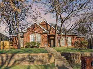 3628 Chateaux Ln, Hurst, TX 76054