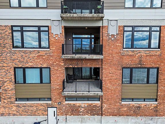 3rd image of 1111 N Water St