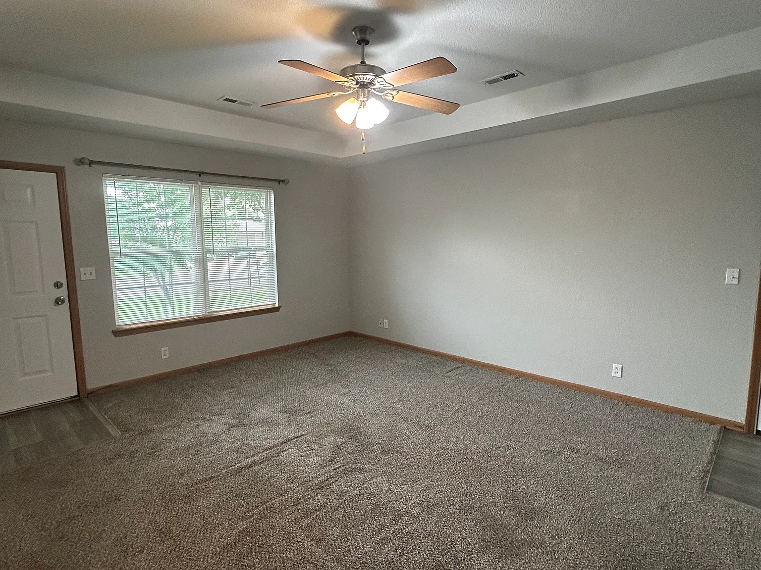 3 bed, 1122 sqft, $1,100 — Photo 2