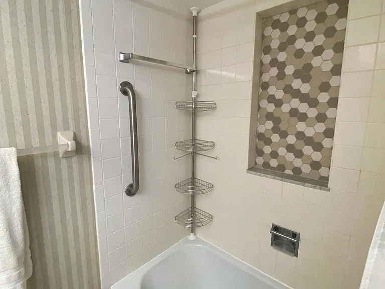 4525 Cove Cir — Photo 14
