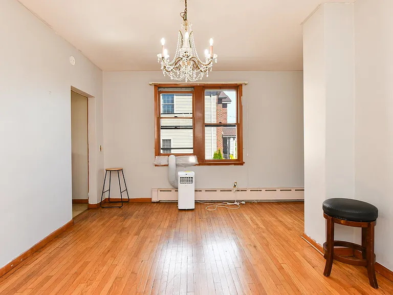 241 Maple St — Photo 10