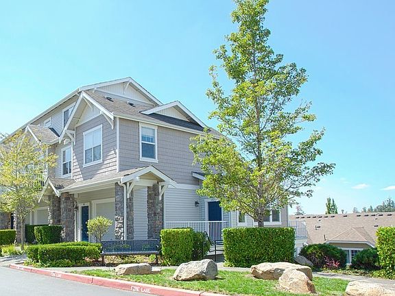 2nd image of 1601 NE Katsura St Unit 301