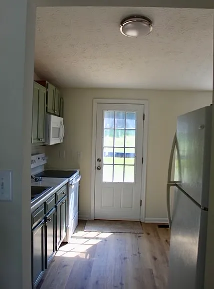 122 Hillwood Ct — Photo 6