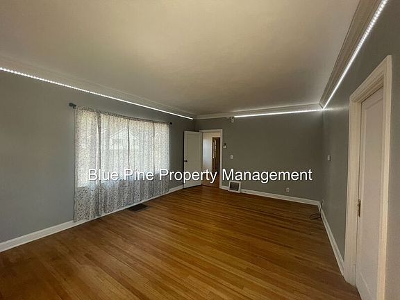 4th image of 312 Gladstone St Unit 1
