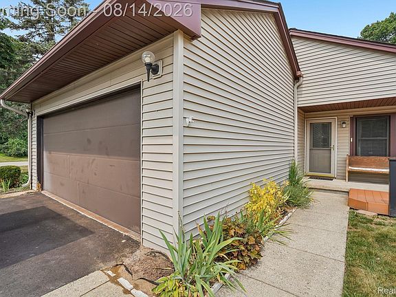 2nd image of 7812 Oakland Pl