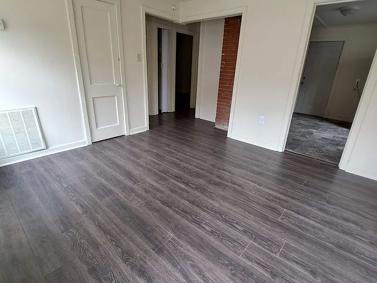 387 Carver Cir — Photo 1
