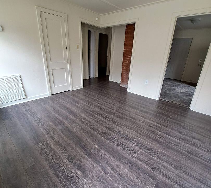 1st image of 387 Carver Cir