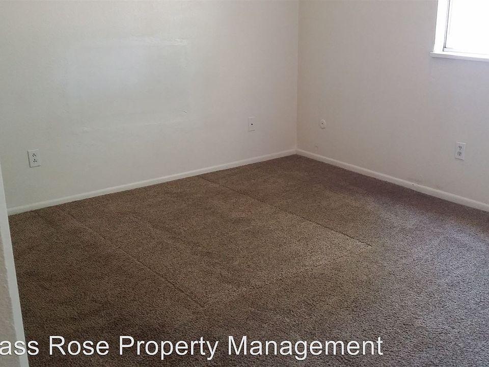 2nd image of 25 University Dr APT 4